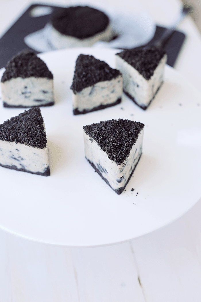 Vegan Oreo Cheesecake Recipe - No Bake #veganfood #veganrecipes #oreos #cheesecake #cashewcheesecake