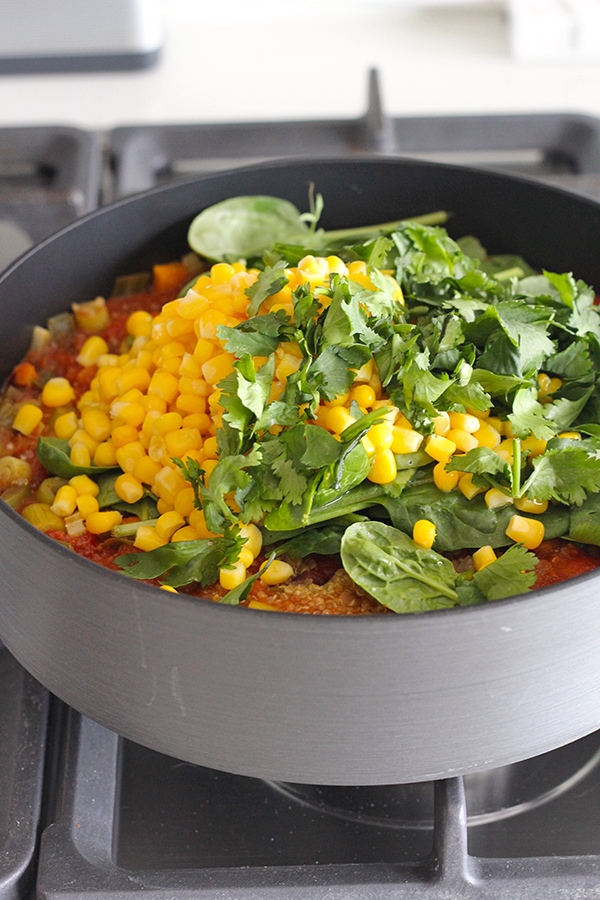 Healthy 100% Vegan One-Pan Mexican Quinoa. #vegan #recipe #quinoa | CrazyVeganKitchen.com