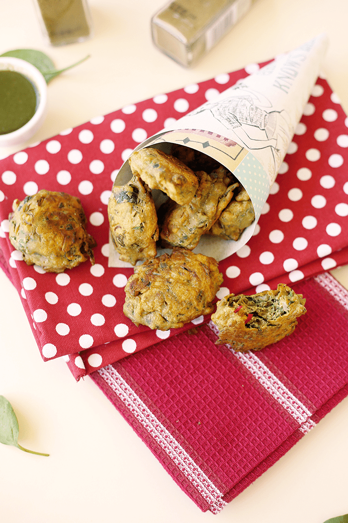 VEGAN SPINACH FRITTERS - easy to make, gluten free, vegan, delicious! #veganfood #veganrecipes #fritters #spinach #glutenfree