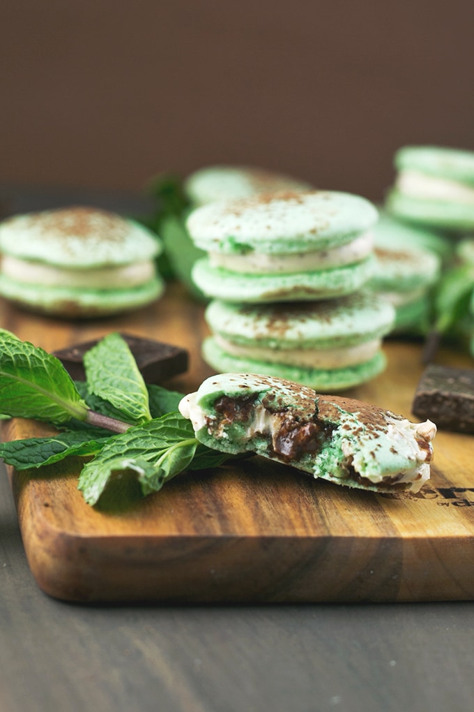 Mint Chocolate Chip Vegan Macarons using Aquafaba (Chickpea Brine). Sweet, Minty, full of Chocolate and 100% delicious. #vegan #macarons #aquafaba #chickpea #chocolate #veganrecipe #dessert #veganmacarons #sweets #dessert