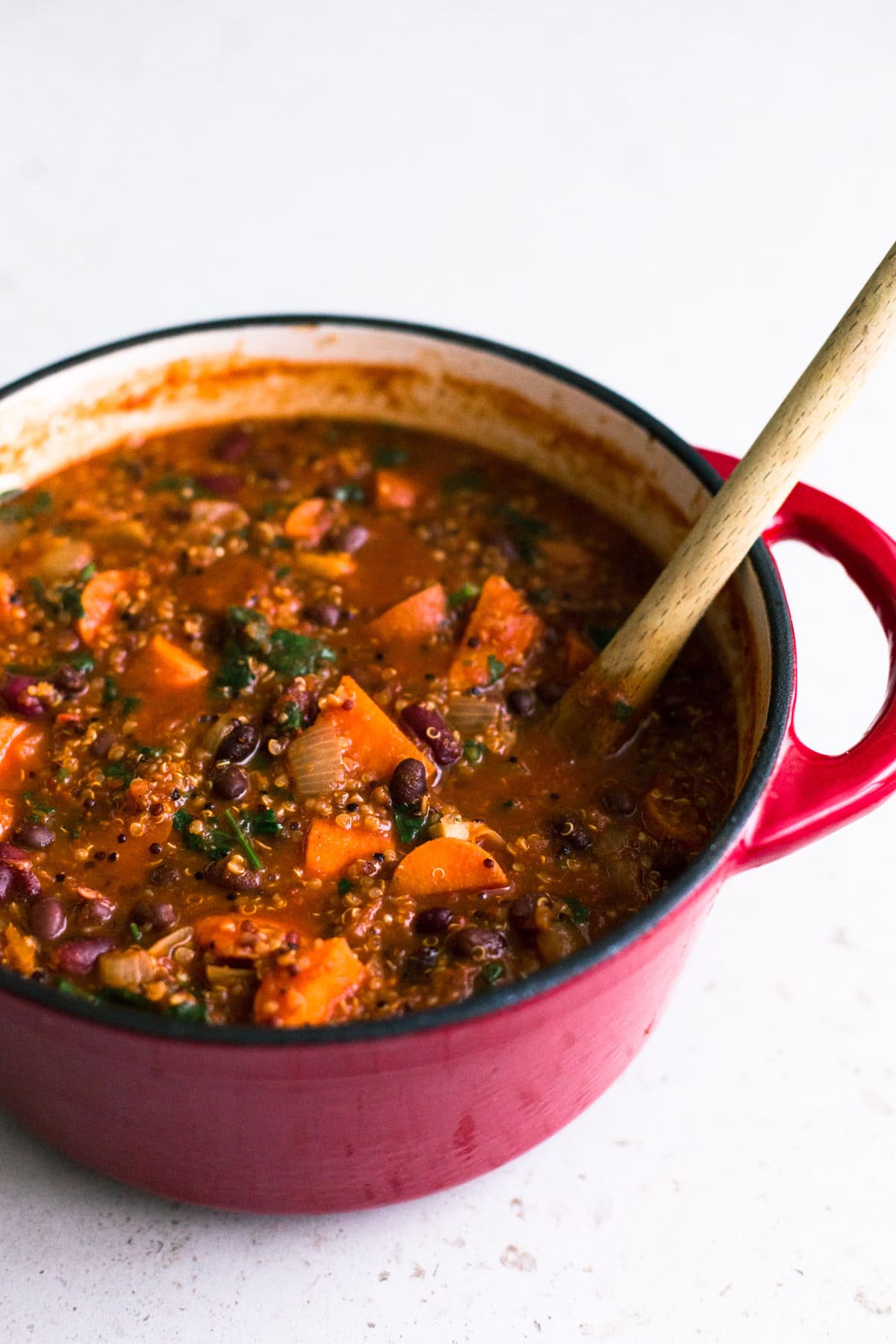 A delicious and hearty one pot Vegan Sweet Potato and Quinoa Chili. Ready in under one hour, Gluten Free, Low in Fat and made with common pantry staples. #vegan #chili #quinoa #healthy #simple #stew #hearty #veganchili #vegetarian #tomato #beans #onepot #mexican #soup #tortilla 